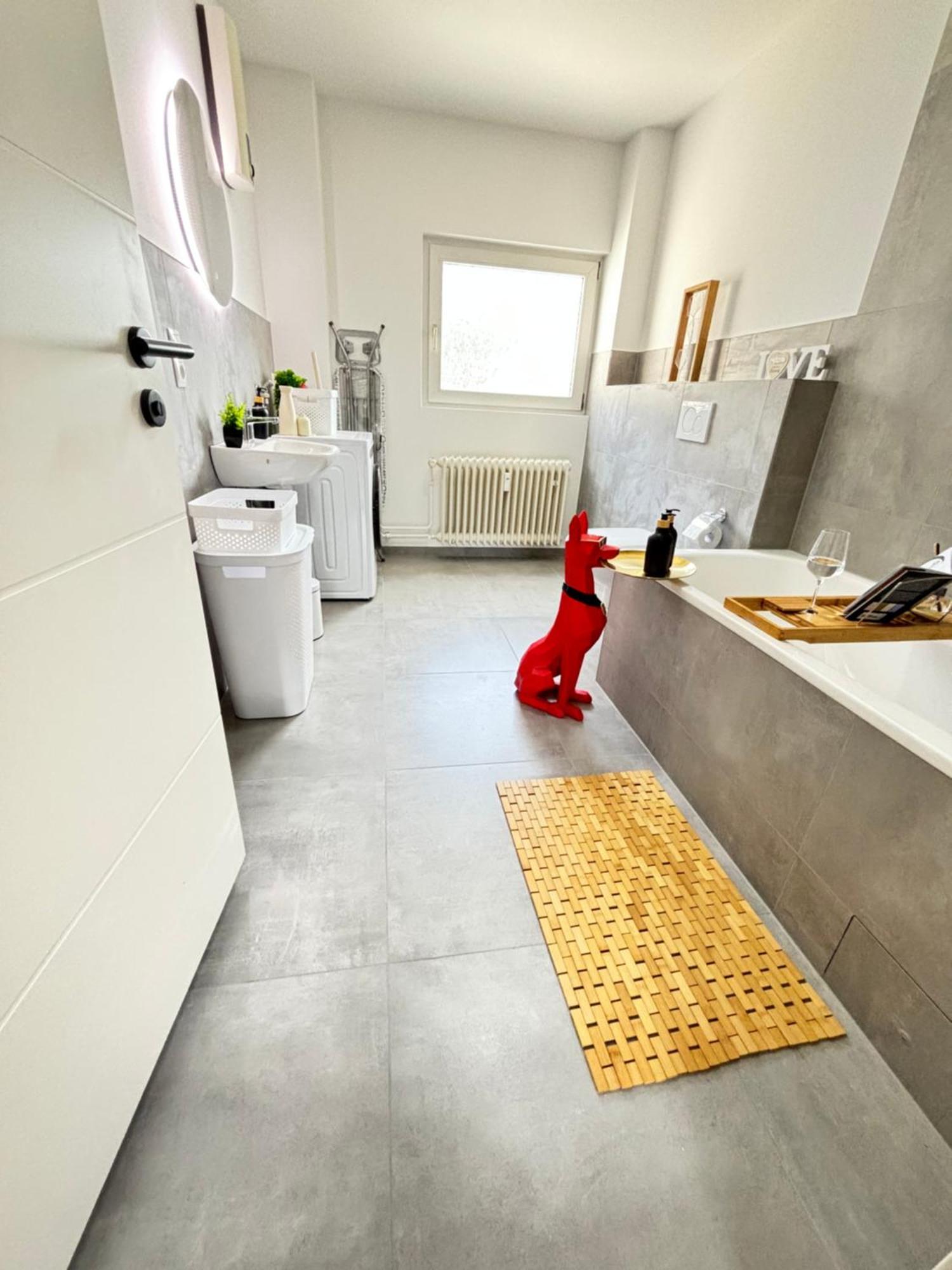 Schoene & Gemuetliche Wohnung Direkt Am Bahnhof 라한슈타인 외부 사진